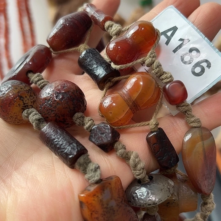 独***生未镶嵌颈饰玛瑙/玉髓