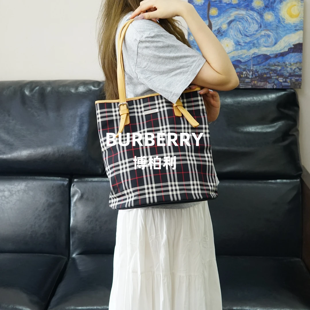 95新 BURBERRY/博柏利 格纹水桶单肩包/FYYW05514021/4021