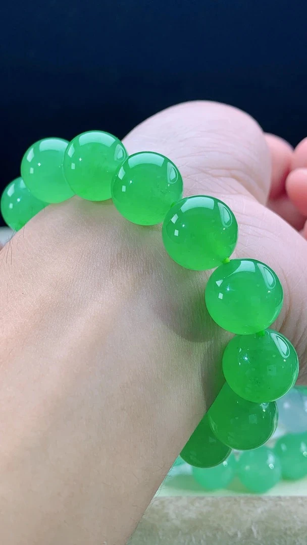 镇店之宝系列 玻璃种甜阳绿卡15mm谈价自然光咨询客服缅甸翡翠A货