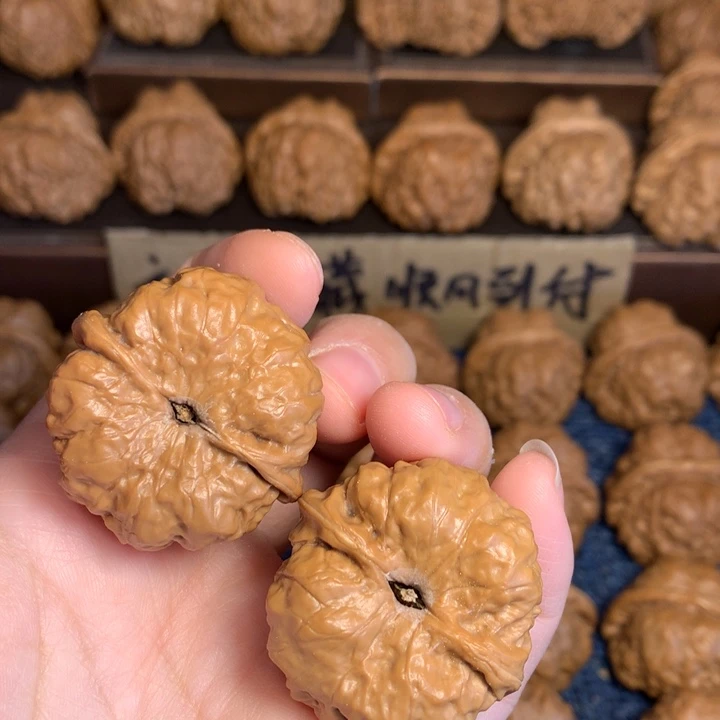 桃核吊坠山***意蛤蟆核桃