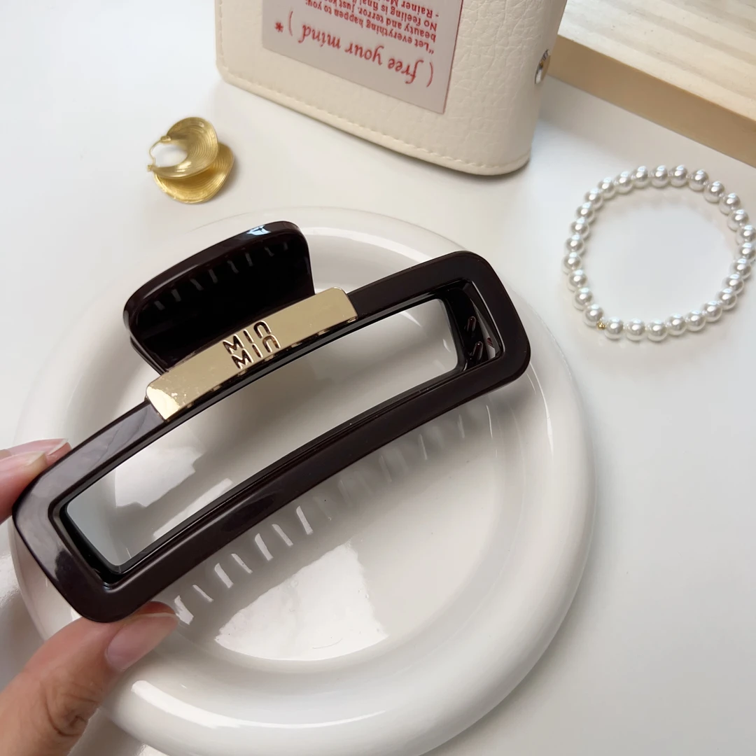 方形镂空金标抓夹女2024高级感百搭鲨鱼夹发夹后脑勺盘发夹子头饰