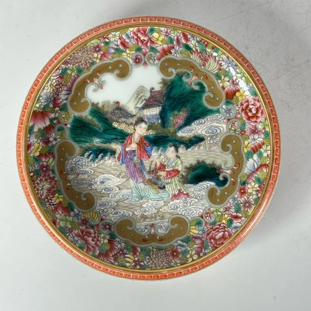 珐琅彩人物花卉纹赏碗收藏鉴赏