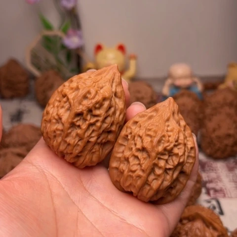 吊坠文玩核桃.鸭嘴有磕尖