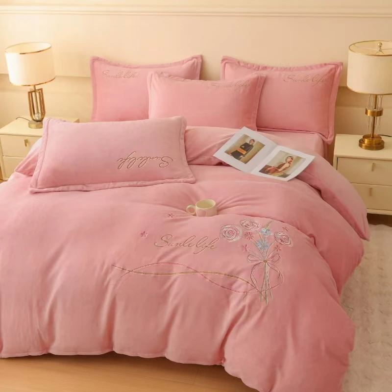 【玫瑰】加绒毛绒高克重独家专版工艺款牛奶绒刺绣绣花四件套绒被