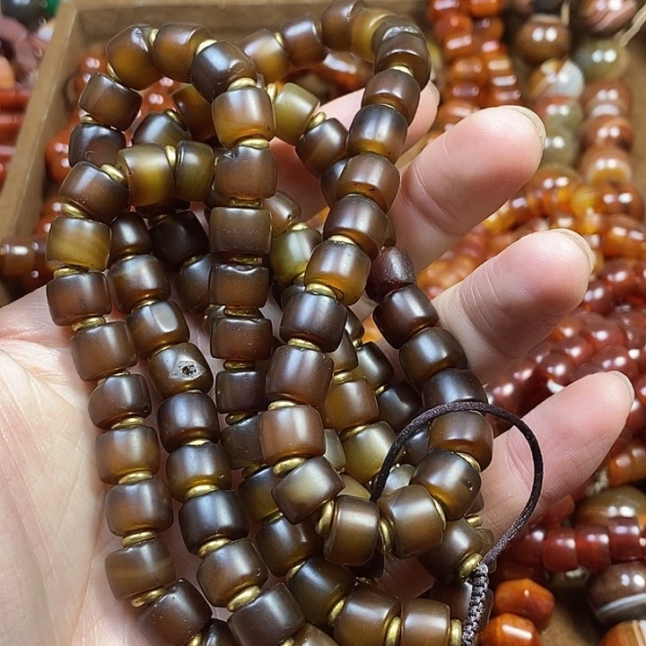 未镶嵌颈饰玛瑙/玉髓品**雨