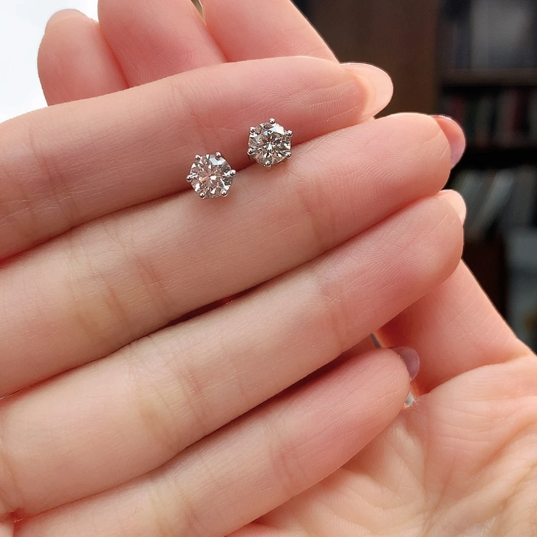 钻石耳饰18K金镶嵌18k天然钻石耳钉