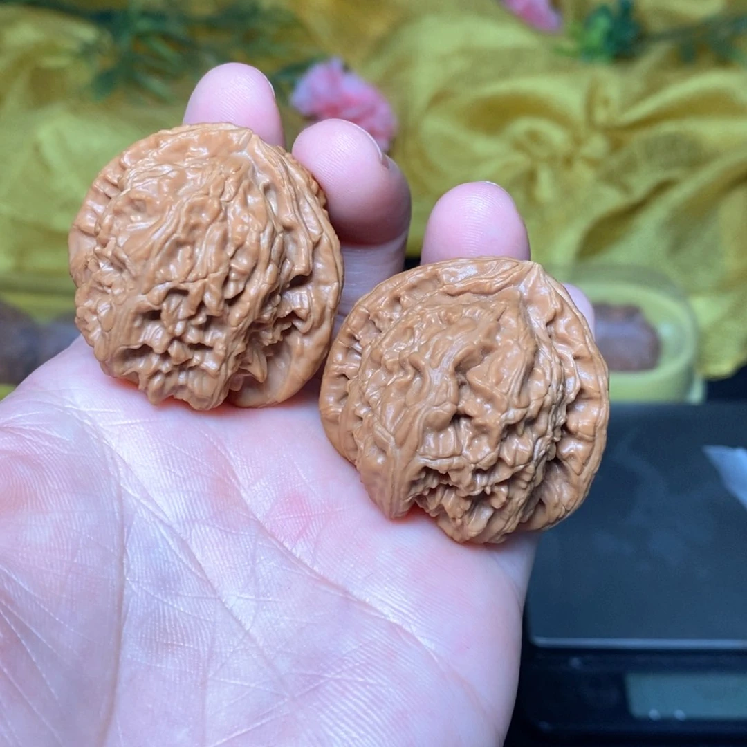 桃核把件一****鱼白狮子核头