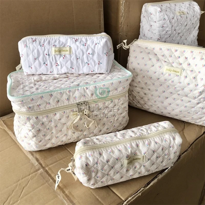 可爱小清新化妆包 夹棉衔缝布艺大容量收纳包旅行分类包
