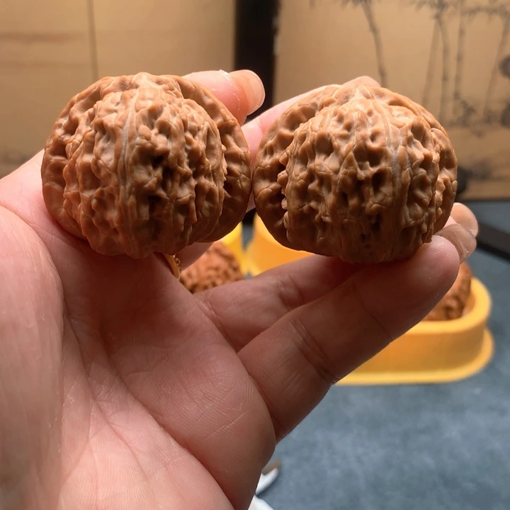 文玩核桃吊坠闷白