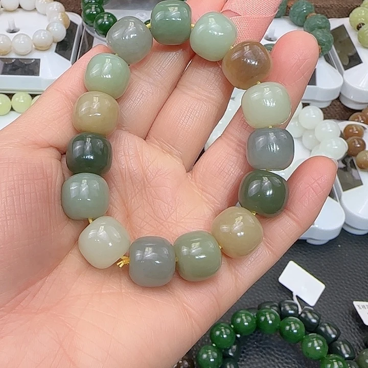 和田玉手串未镶嵌何**地