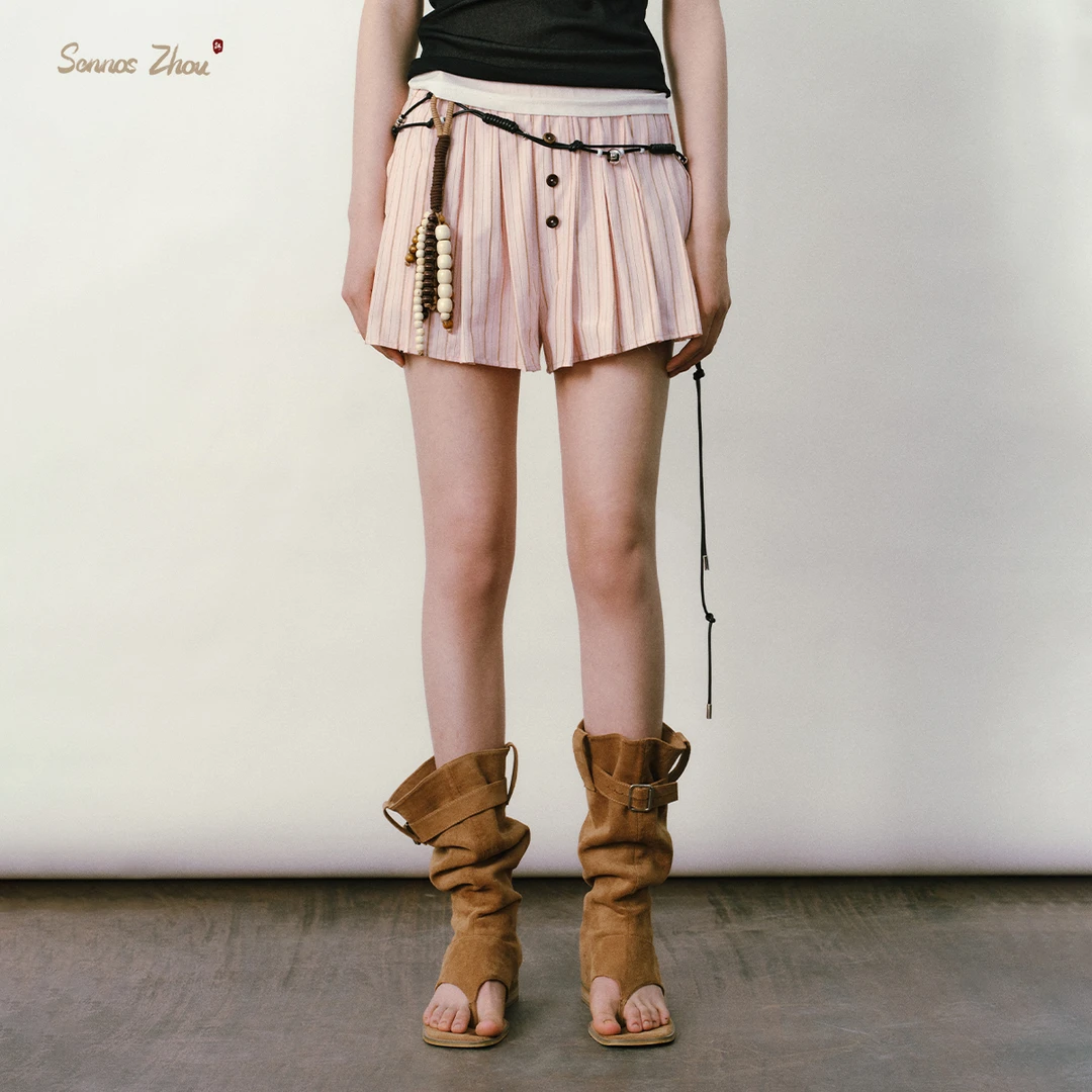 sennos zhou弥眼掠阳撞色百褶短裤Y54045