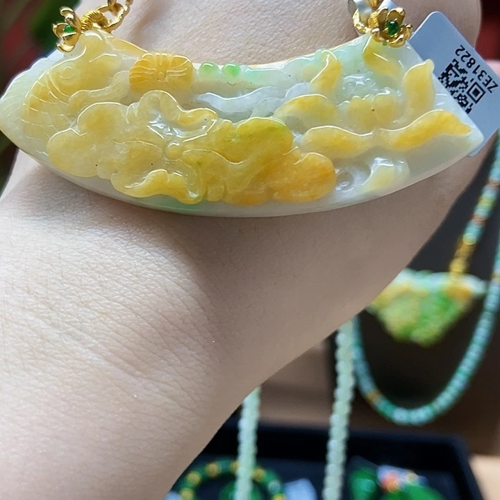 翡翠未镶嵌颈饰吊坠