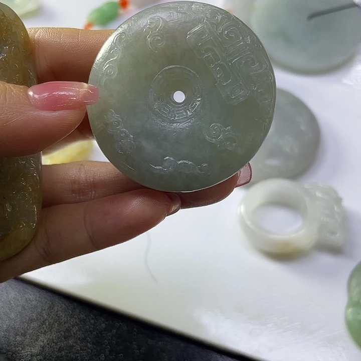 君***下未镶嵌定制翡翠毛货38