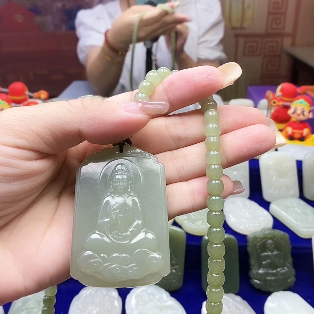 滕***斌颈饰未镶嵌和田玉