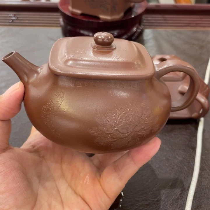 M***…茶壶紫砂乾坤紫泥手工刻绘