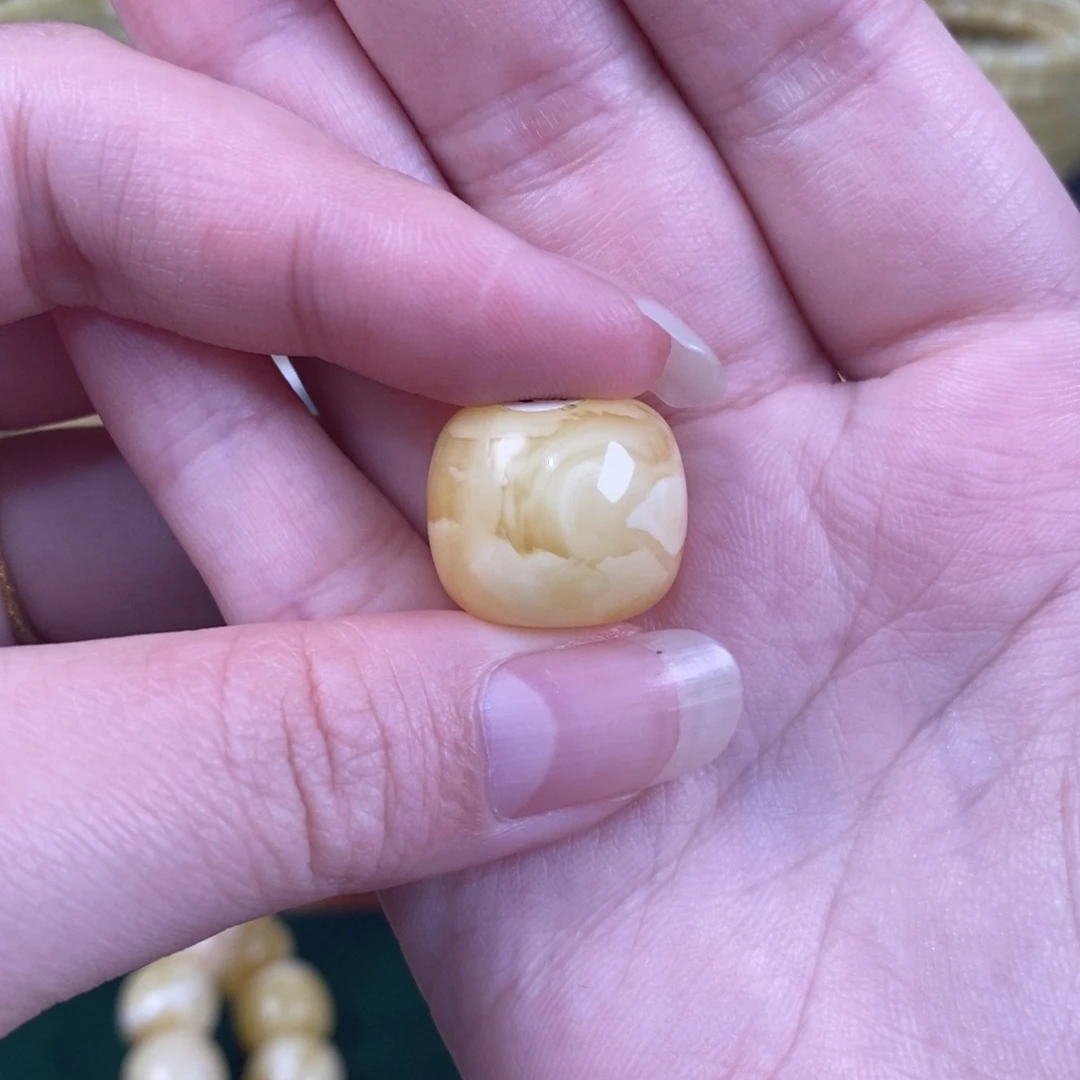 大***么蜜蜡未镶嵌珠宝奇石