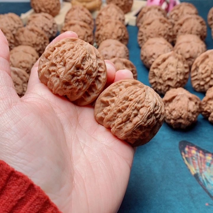 文玩核桃把件白狮子42（微瑕）