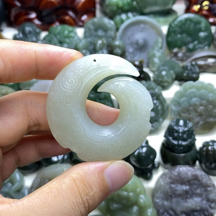 和田玉未镶嵌颈饰