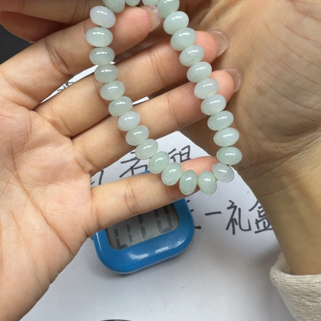 翡翠未镶嵌颈饰。。