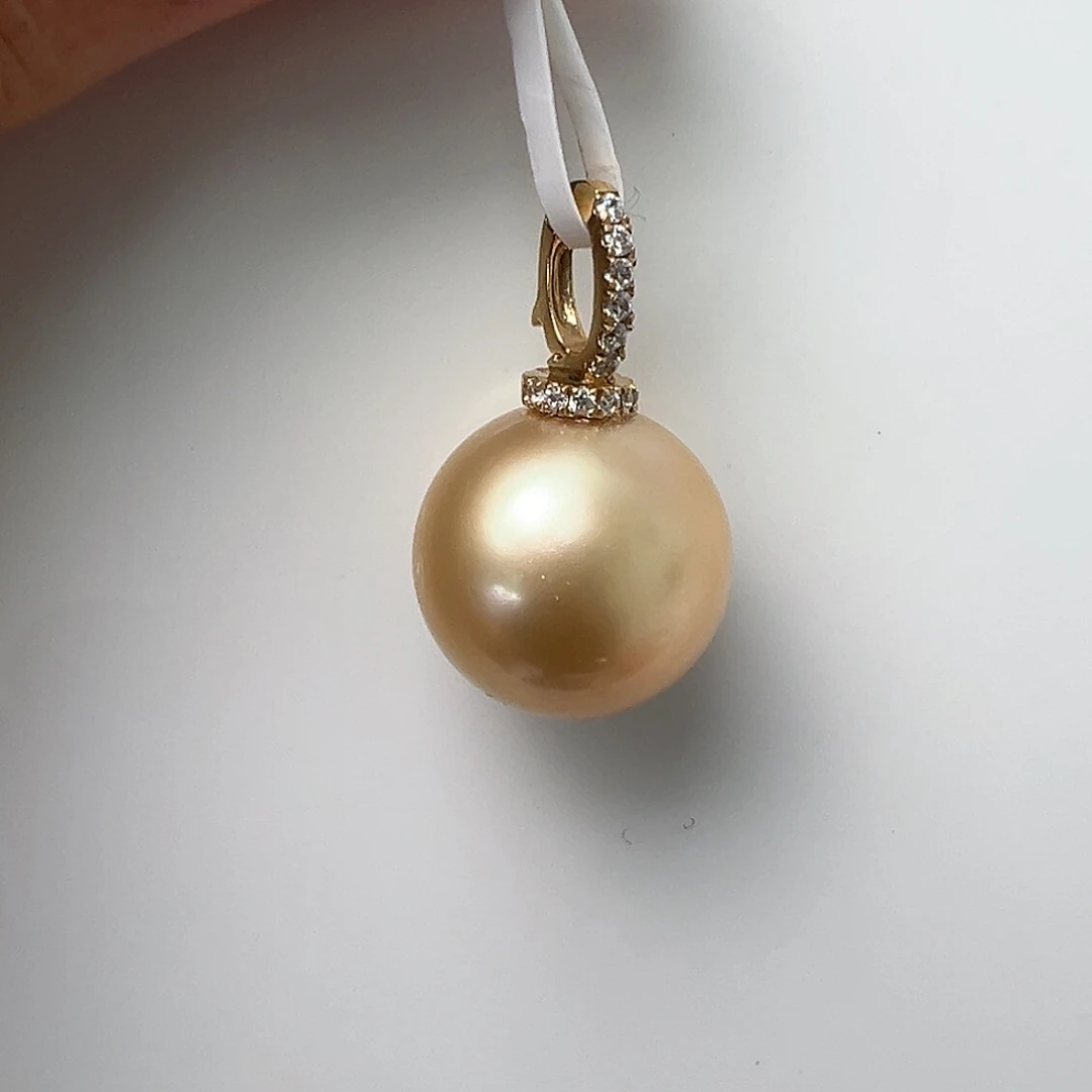 18K金镶嵌海水珍珠颈饰