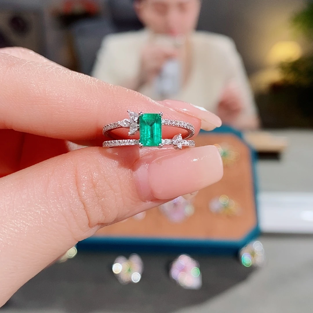 祖母绿戒指18K金镶嵌0.6ct