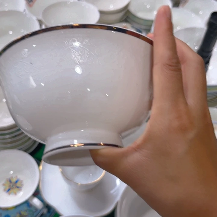 瓷片浮雕六寸面碗四个微瑕