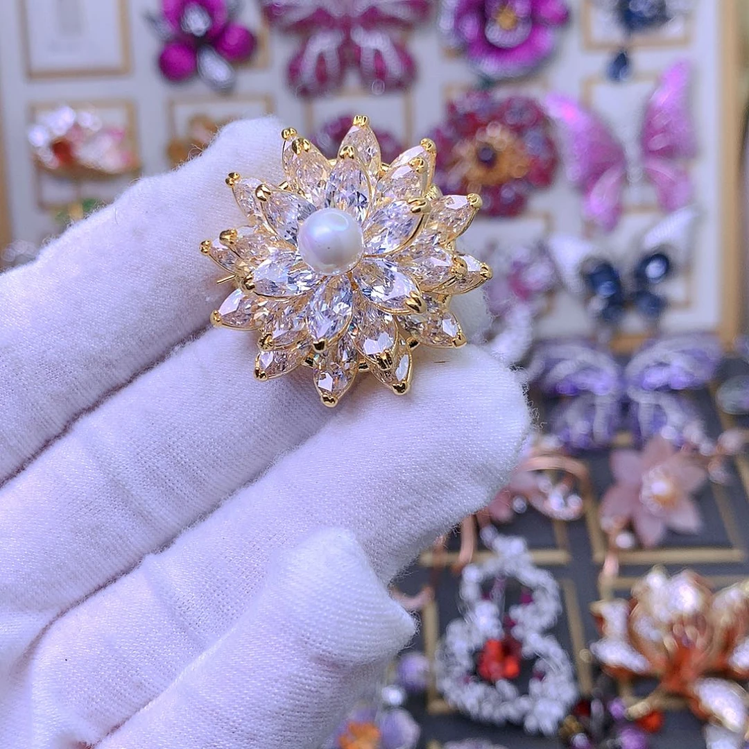 合成立方氧化锆铜胸针