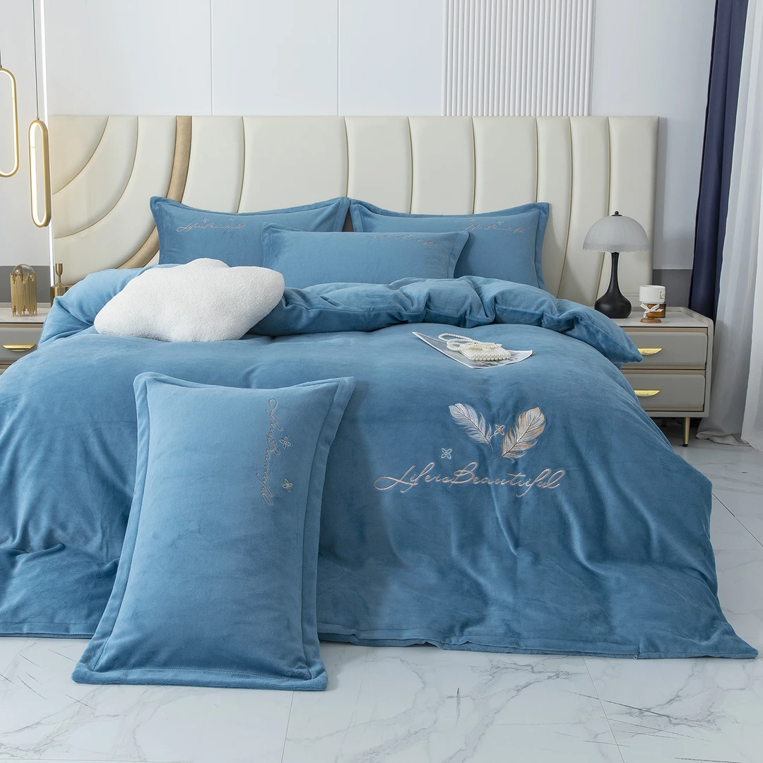 轻奢2025新款秋冬季牛奶绒床上四件套刺绣花珊瑚绒被套床单双人款