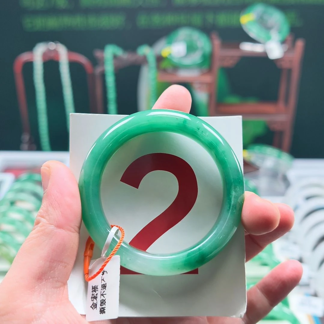 石英质玉（非洲翠）未镶嵌手镯