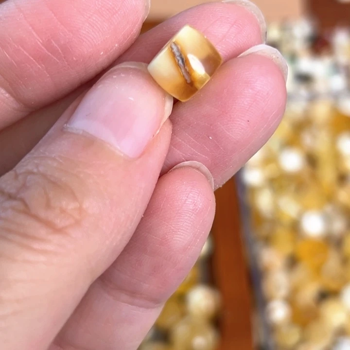 未镶嵌蜜蜡裸石9mm一个