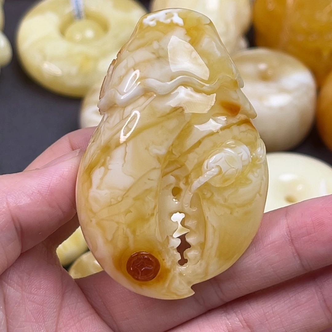 琥珀裸石未镶嵌蟹钳