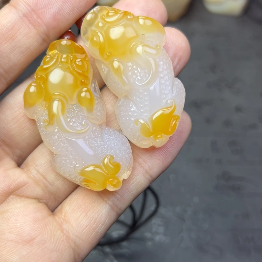 一***梅玛瑙/玉髓未镶嵌天然玛瑙手把件吊坠