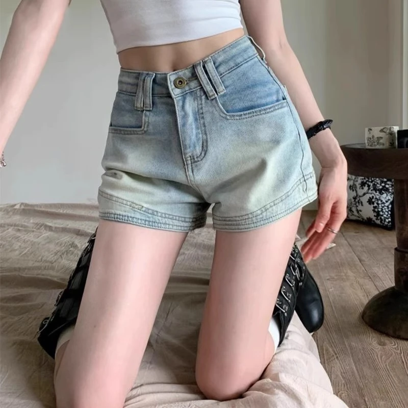 浅色牛仔短裤女夏季2025新款辣妹高腰a字小个子薄款外穿包臀热裤