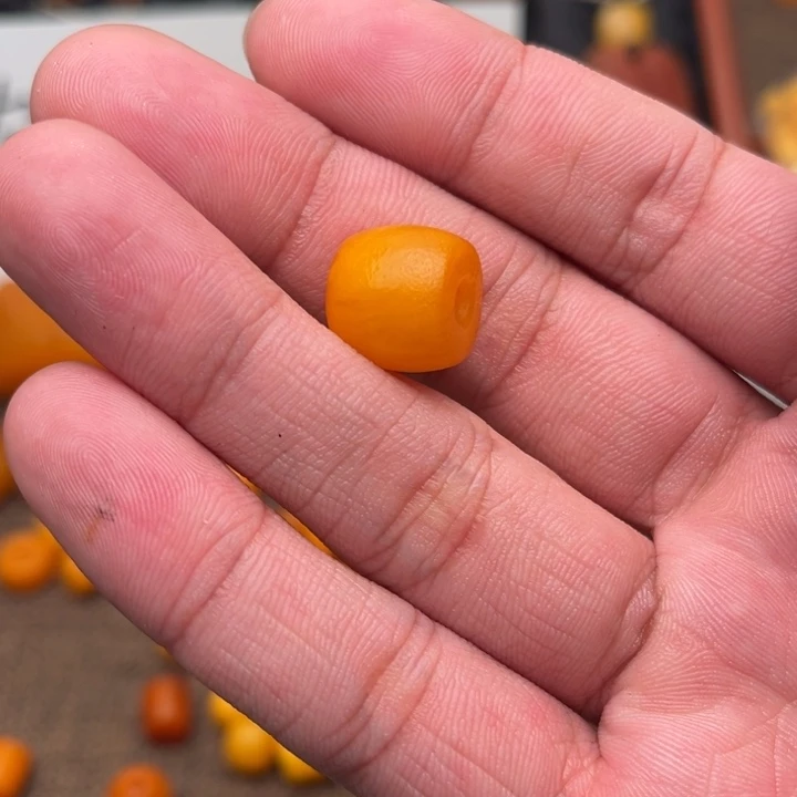 曼***森琥珀未镶嵌裸石蜜蜡墩子