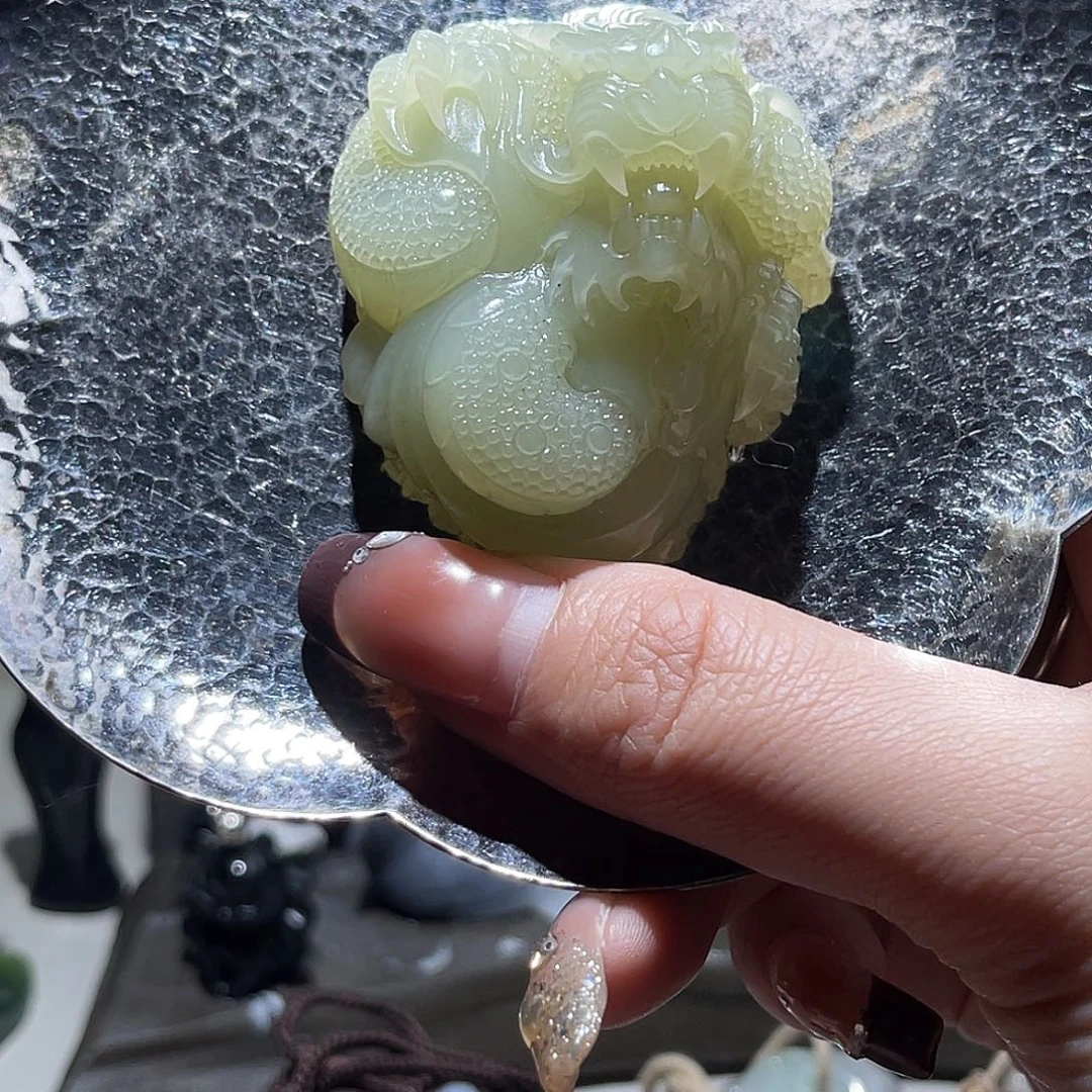 和田玉未镶嵌颈饰黄玉龙牌