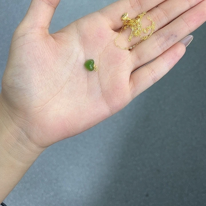 胡***酱和田玉（碧玉）18K金镶嵌吊坠(赠链)