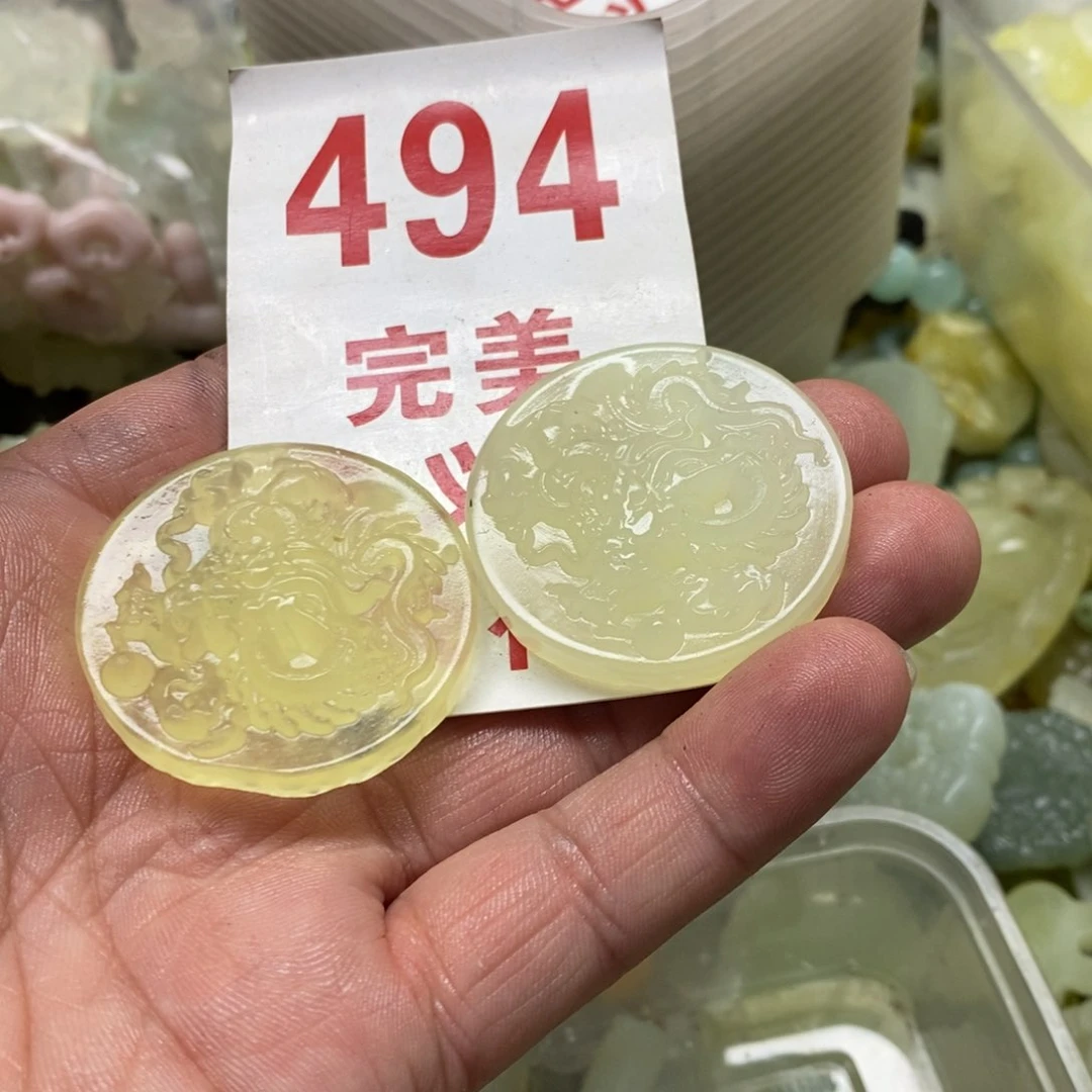 蛇纹石玉挂坠未镶嵌