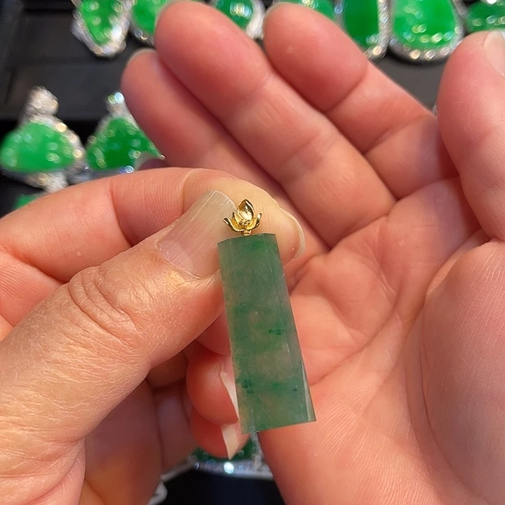 翡翠18K金镶嵌吊坠(不含链)天然缅甸翡翠A货