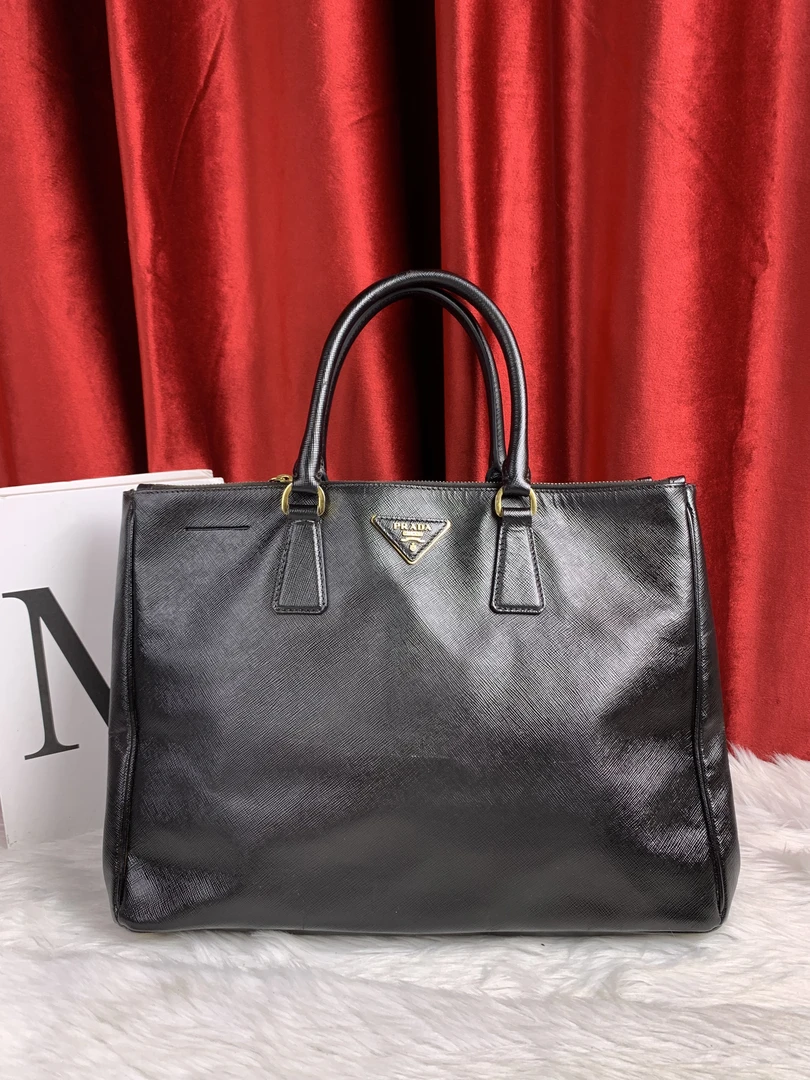 95新 Prada/普拉达 黑金杀手包/BB08730044/0044/护