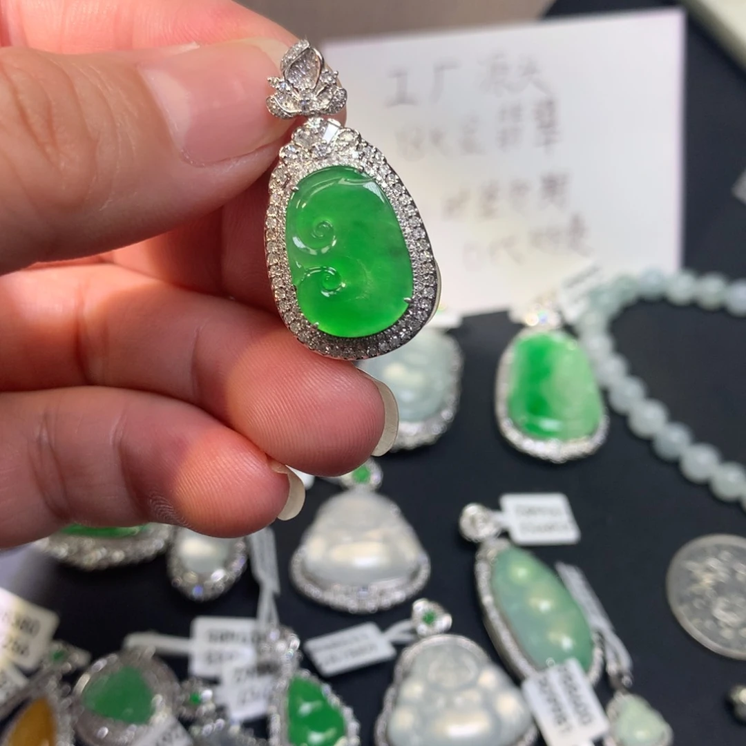 吊坠(不含链)18K金镶嵌翡翠