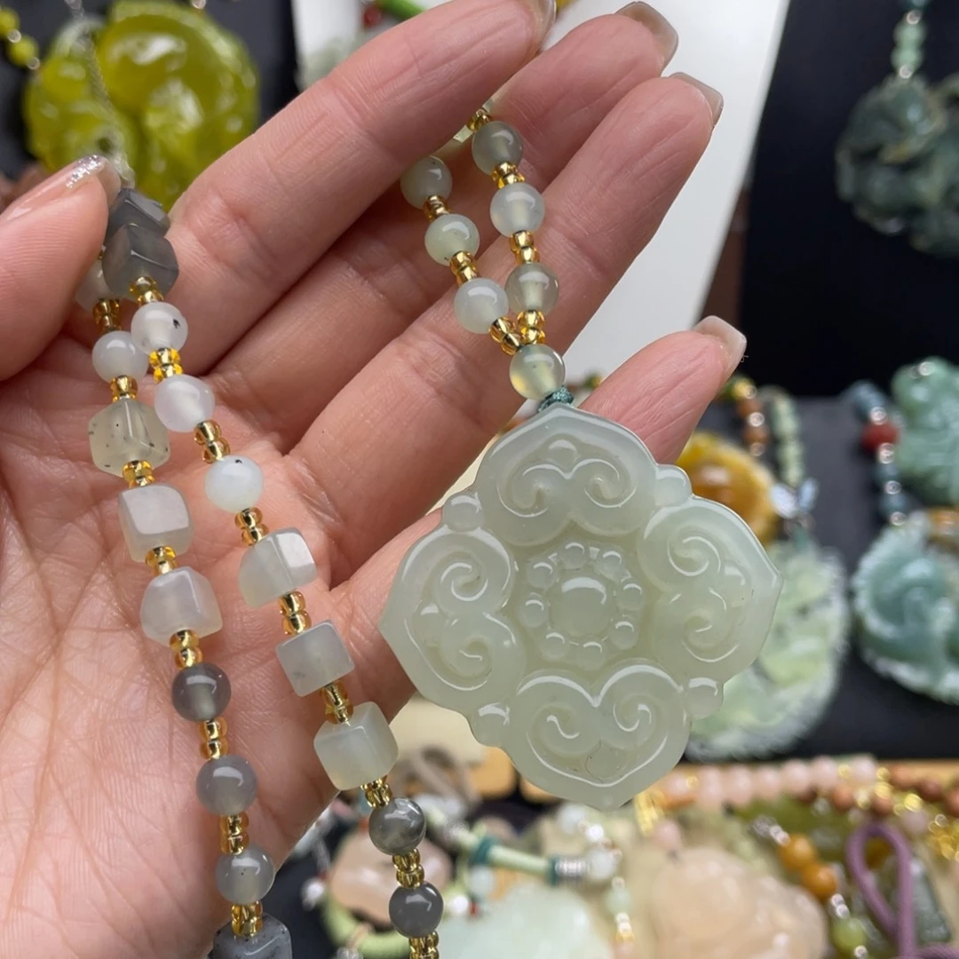 蛇纹石玉未镶嵌颈饰