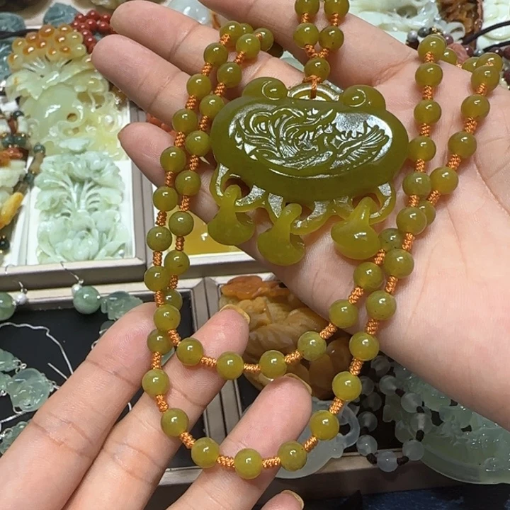 蛇纹石玉未镶嵌吊坠