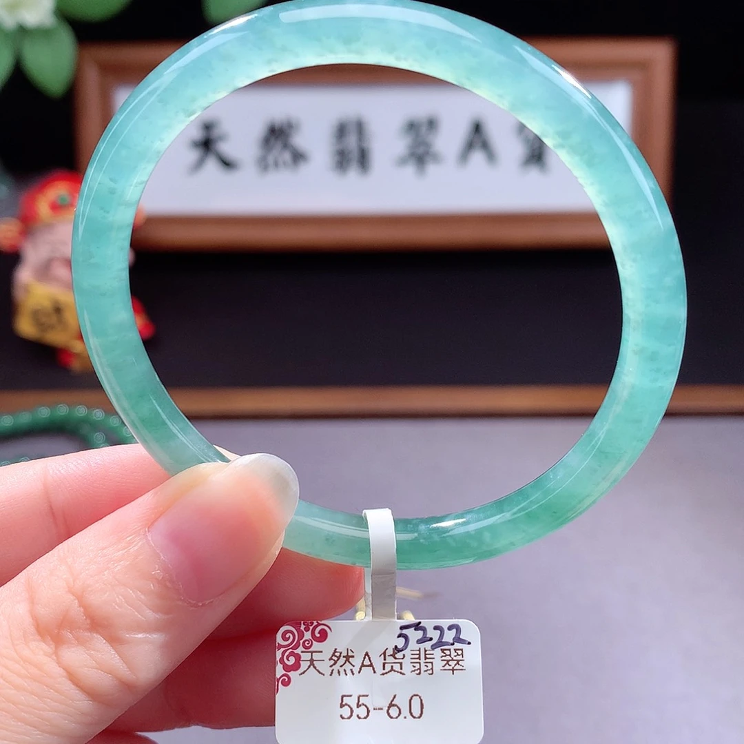未镶嵌手镯（圆镯）翡翠