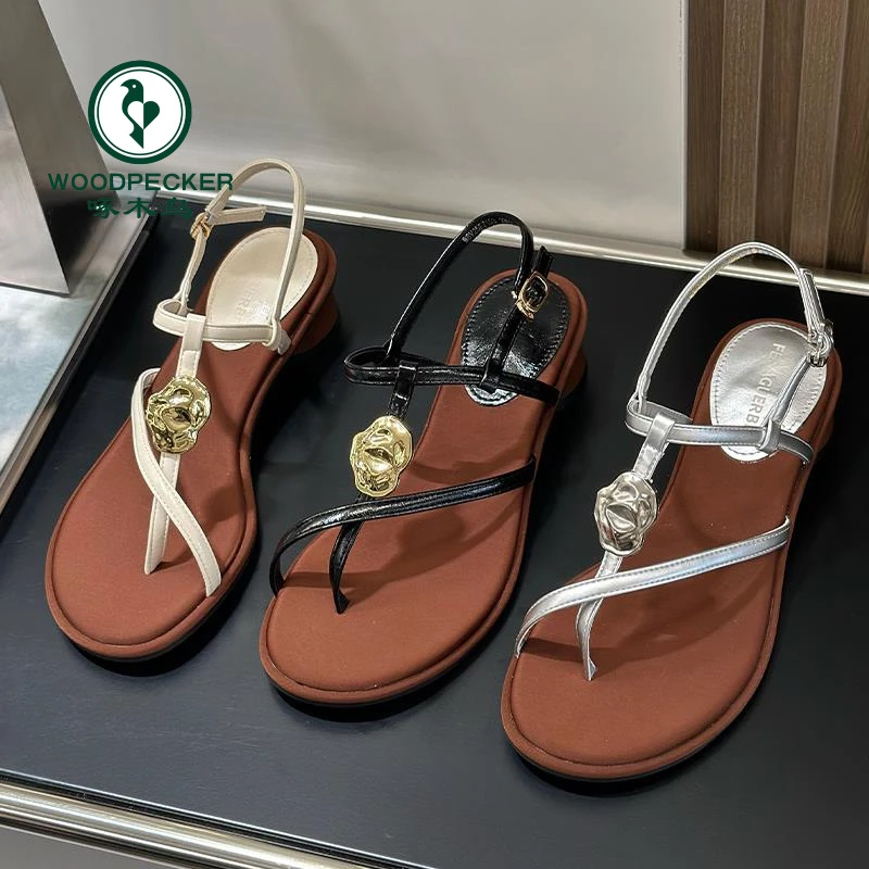 啄木鸟时尚凉鞋女2025新款细带夹趾高跟凉鞋夏日度假风粗跟罗马鞋