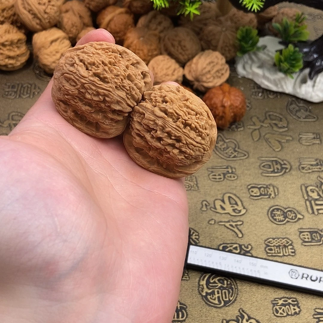 核桃南疆石43尺寸编号744骨质硬拉丝纹路底直棱粗
