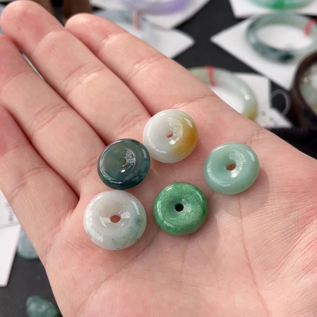 翡翠颈饰未镶嵌吊坠