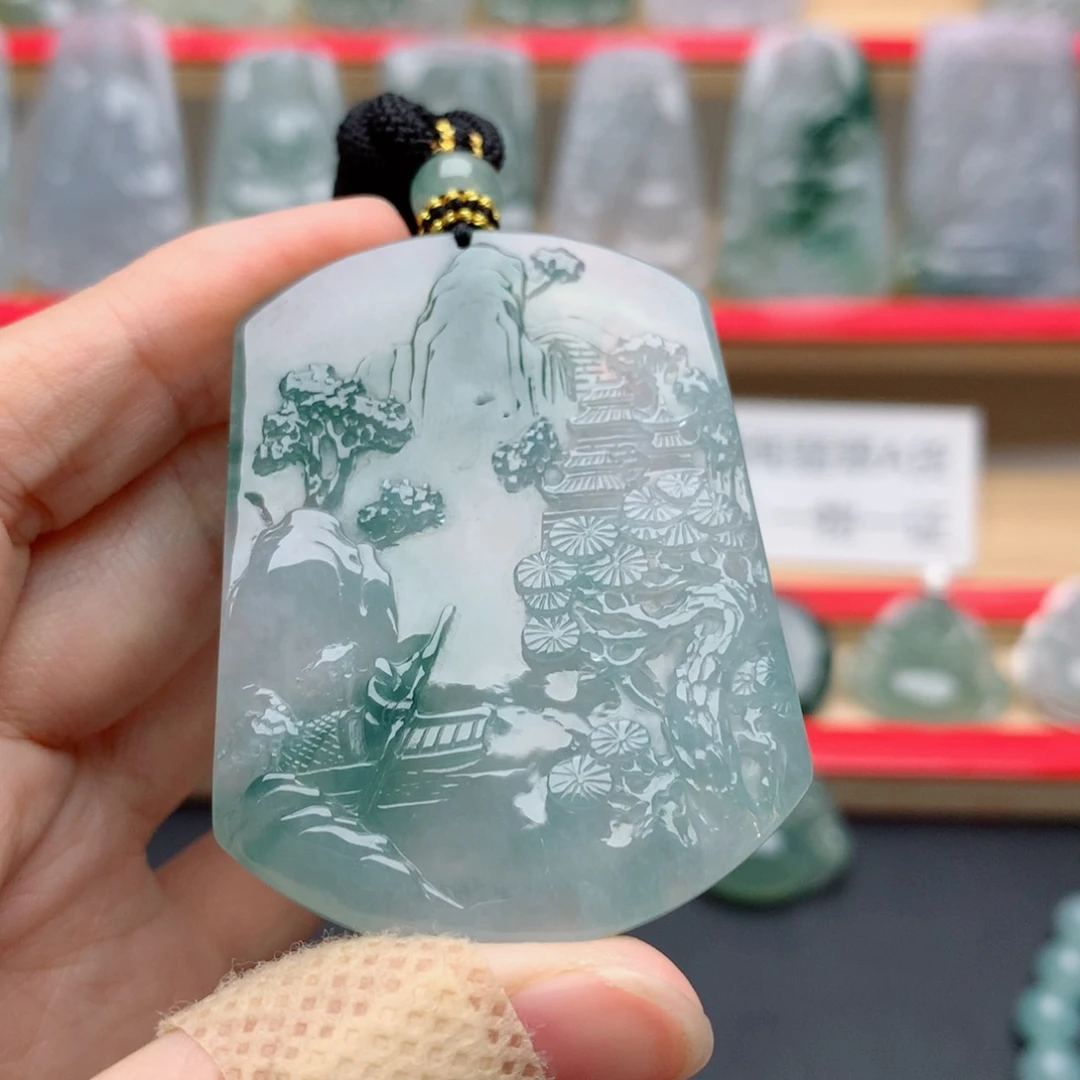 若***隐颈饰未镶嵌翡翠山水