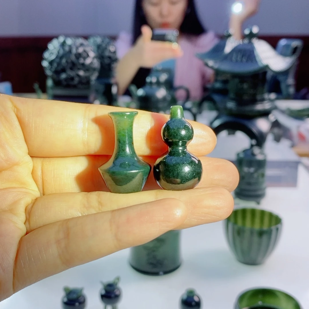未镶嵌和田玉（青玉）摆件抉*