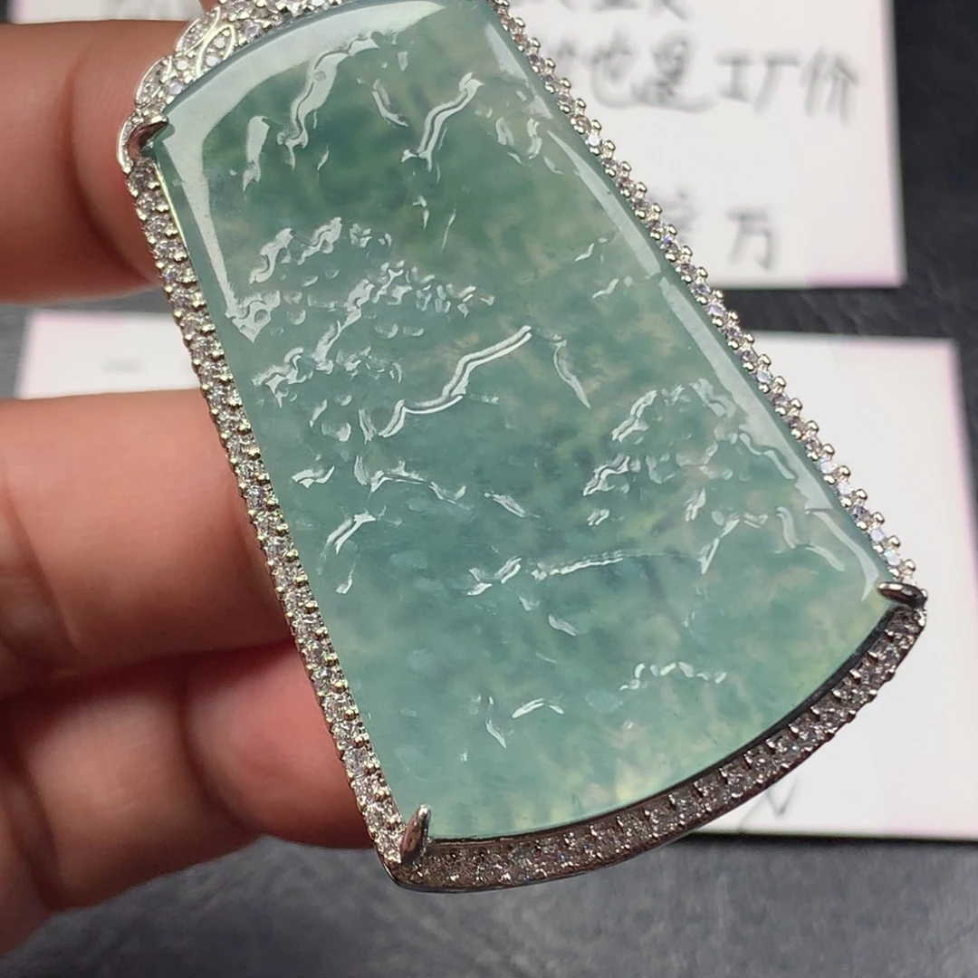颈饰未镶嵌翡翠大山水