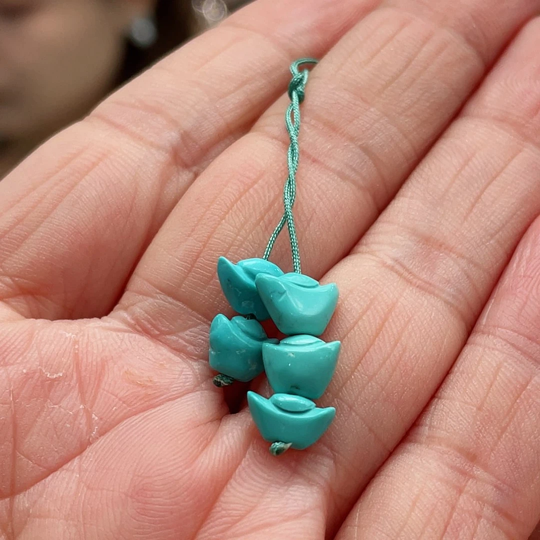 绿松石颈饰未镶嵌